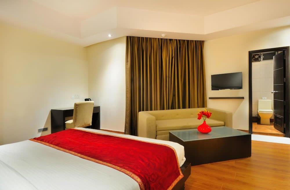 Zenith Hotel - Delhi Airport Új-Delhi Kültér fotó