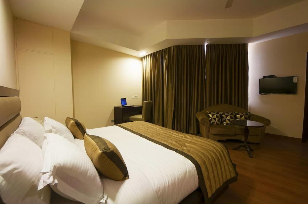 Zenith Hotel - Delhi Airport Új-Delhi Kültér fotó