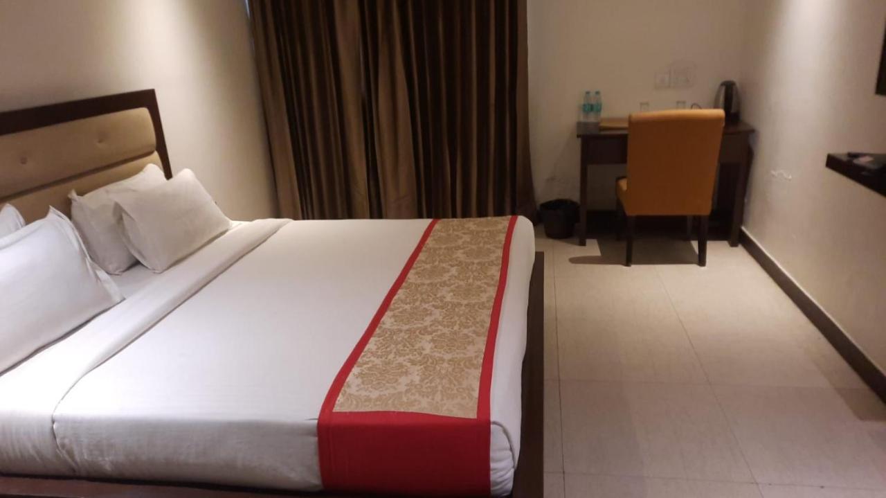 Zenith Hotel - Delhi Airport Új-Delhi Kültér fotó