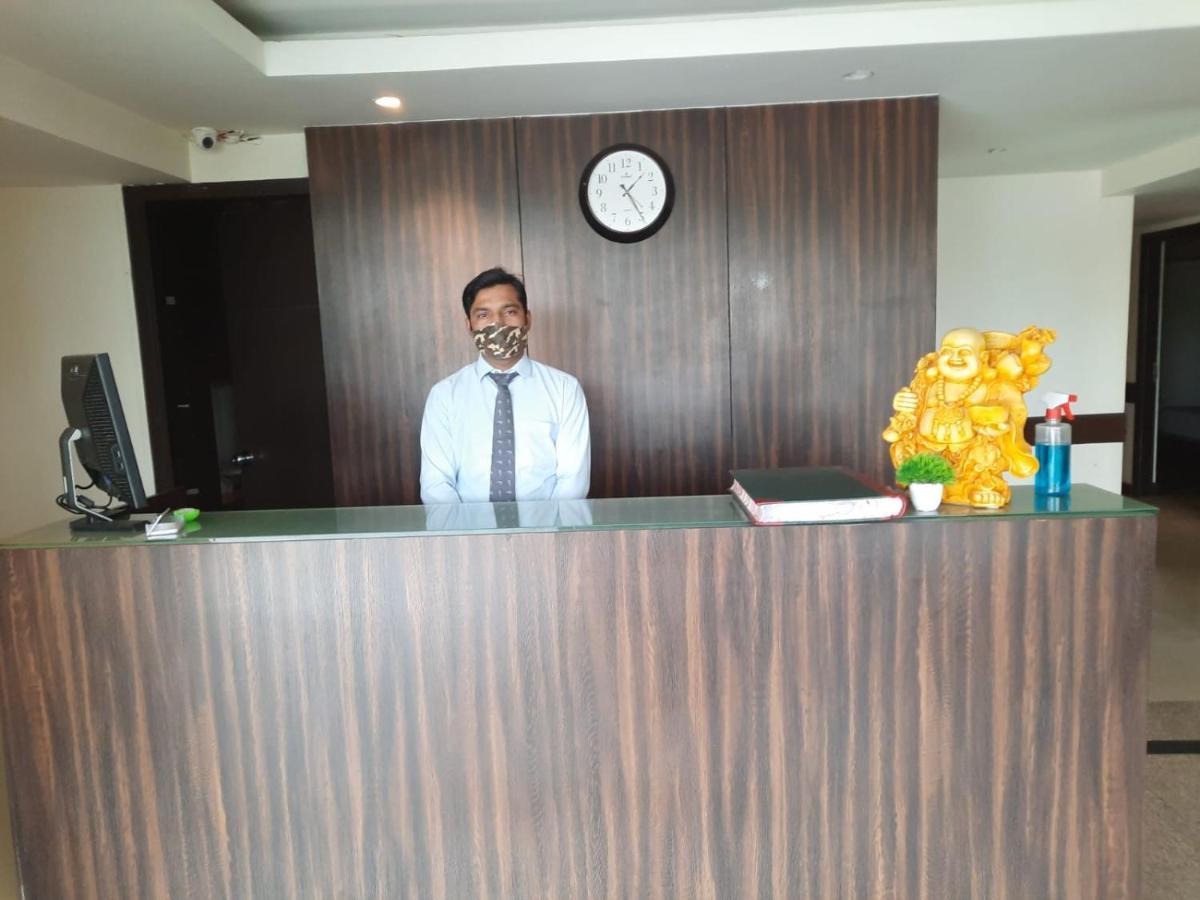 Zenith Hotel - Delhi Airport Új-Delhi Kültér fotó