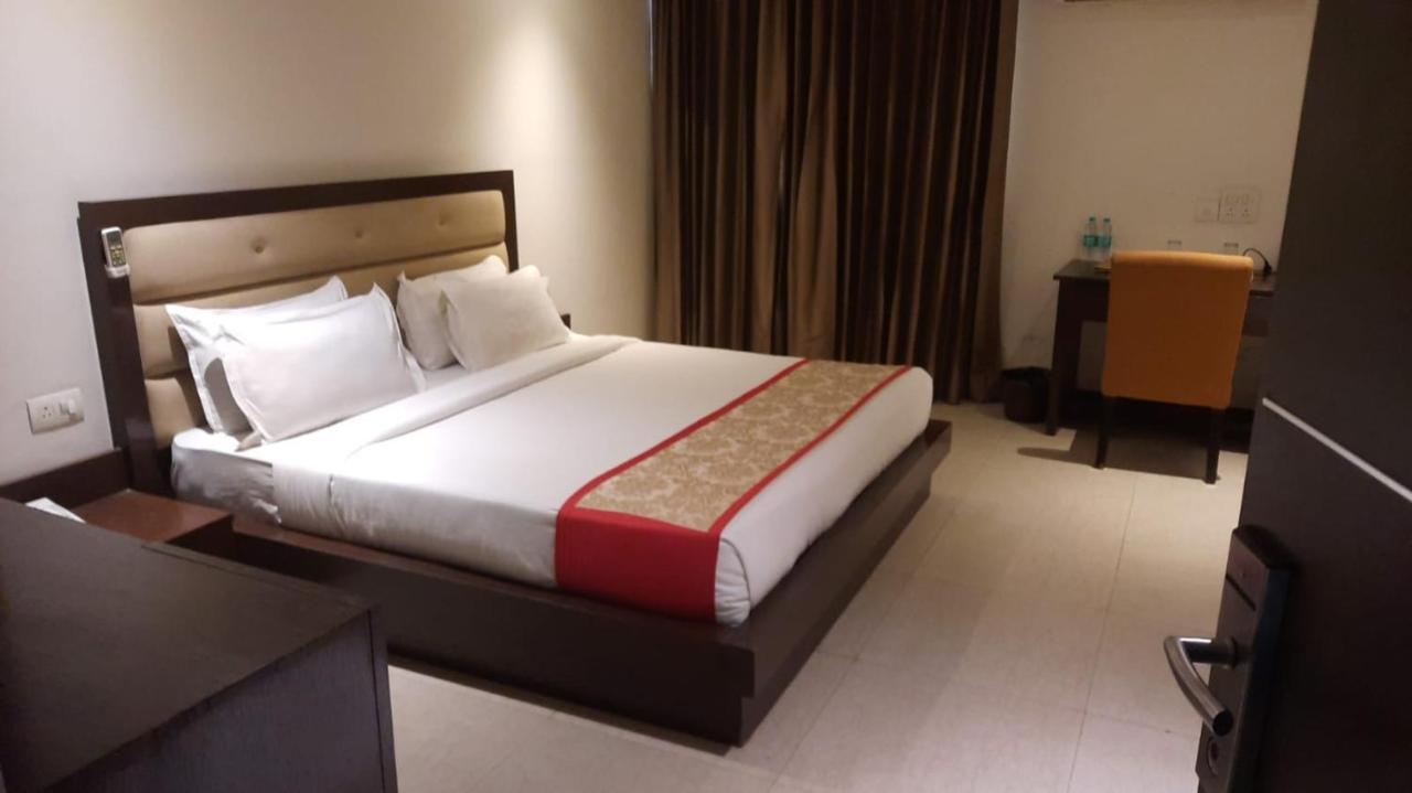 Zenith Hotel - Delhi Airport Új-Delhi Kültér fotó