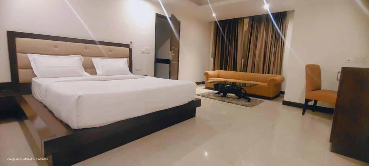Zenith Hotel - Delhi Airport Új-Delhi Kültér fotó