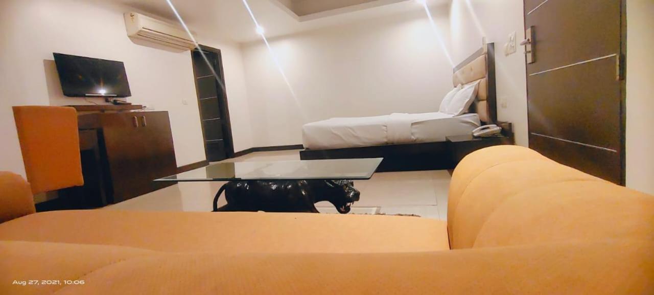 Zenith Hotel - Delhi Airport Új-Delhi Kültér fotó