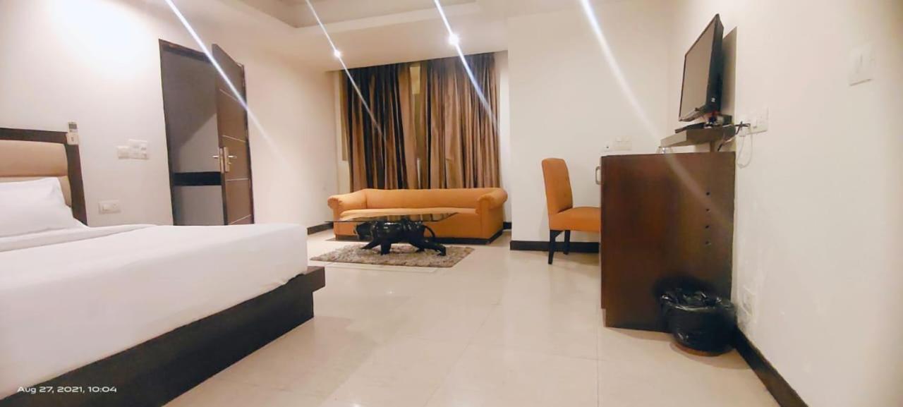 Zenith Hotel - Delhi Airport Új-Delhi Kültér fotó
